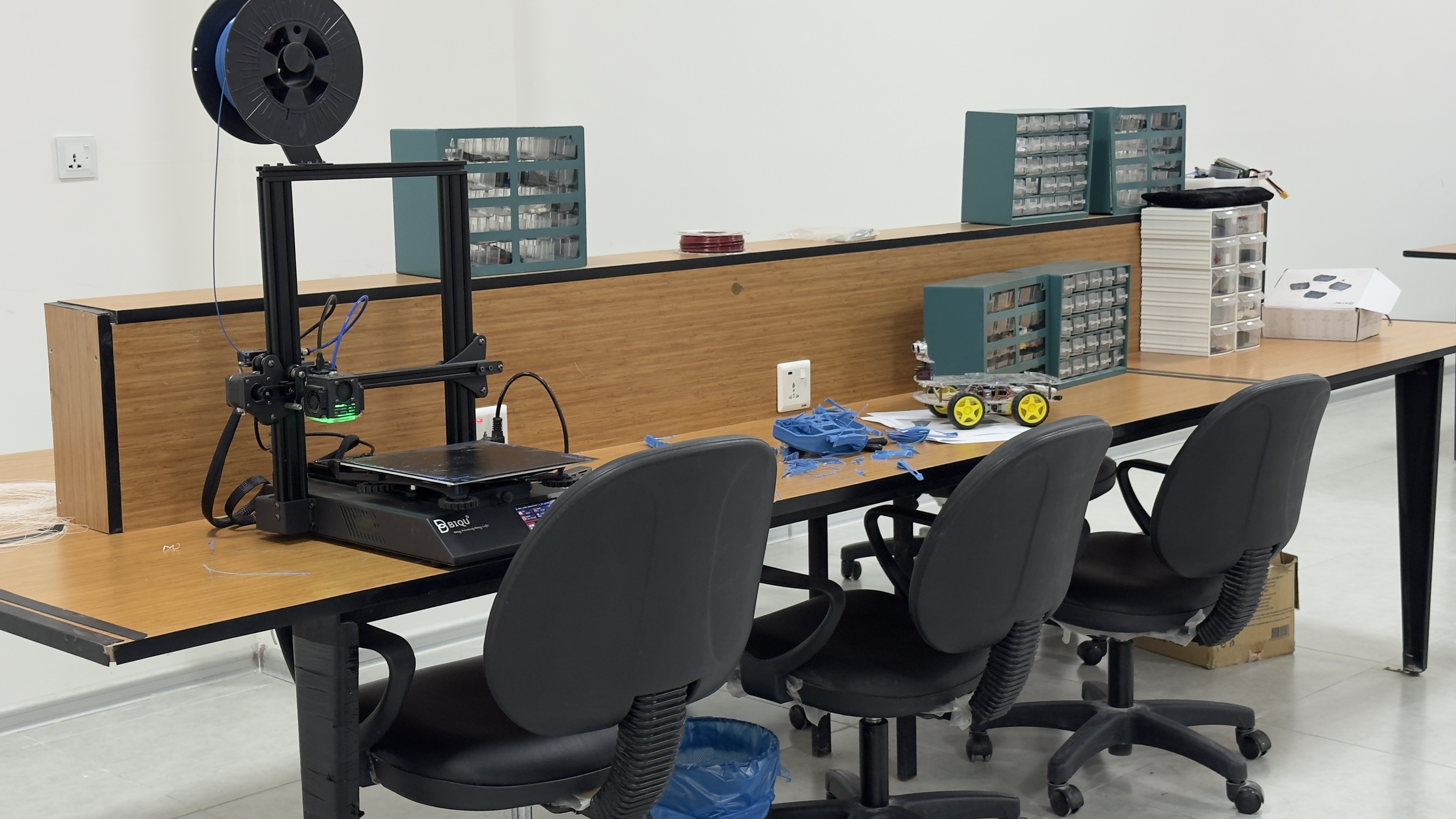 F1 - 37 Dry Lab image 2