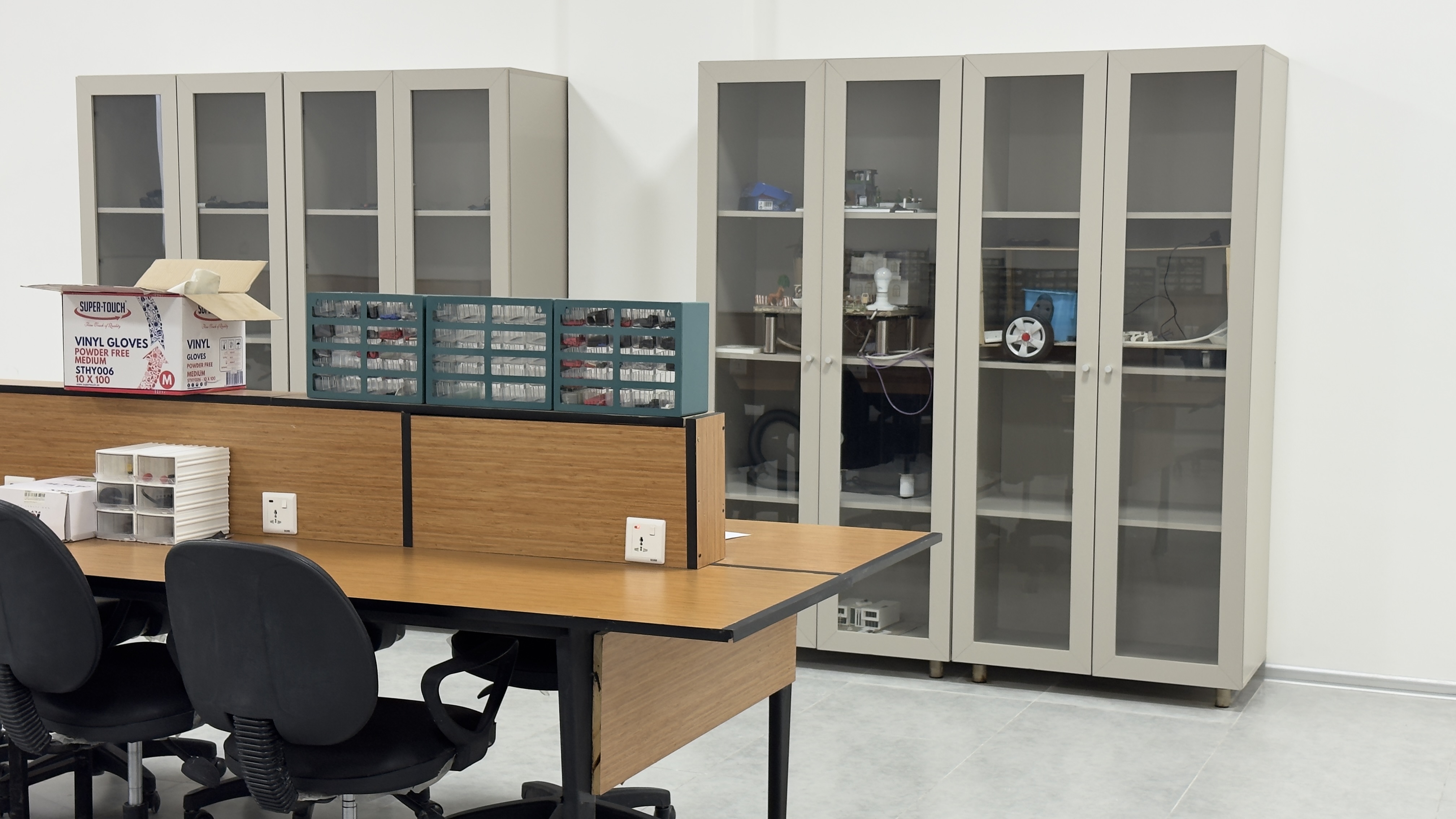 F1 - 37 Dry Lab image 3