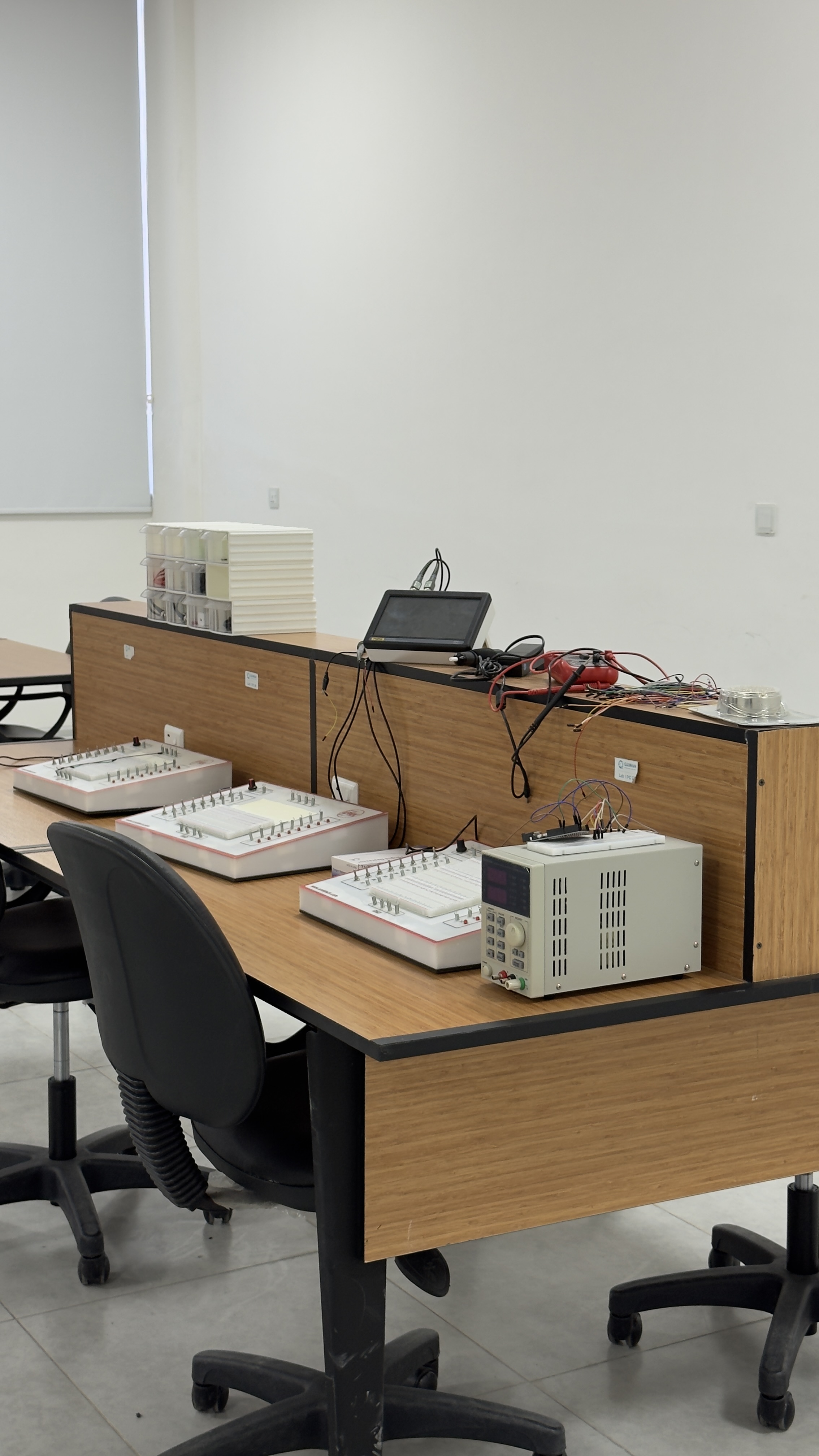 F1 - 20 Dry Lab image 2